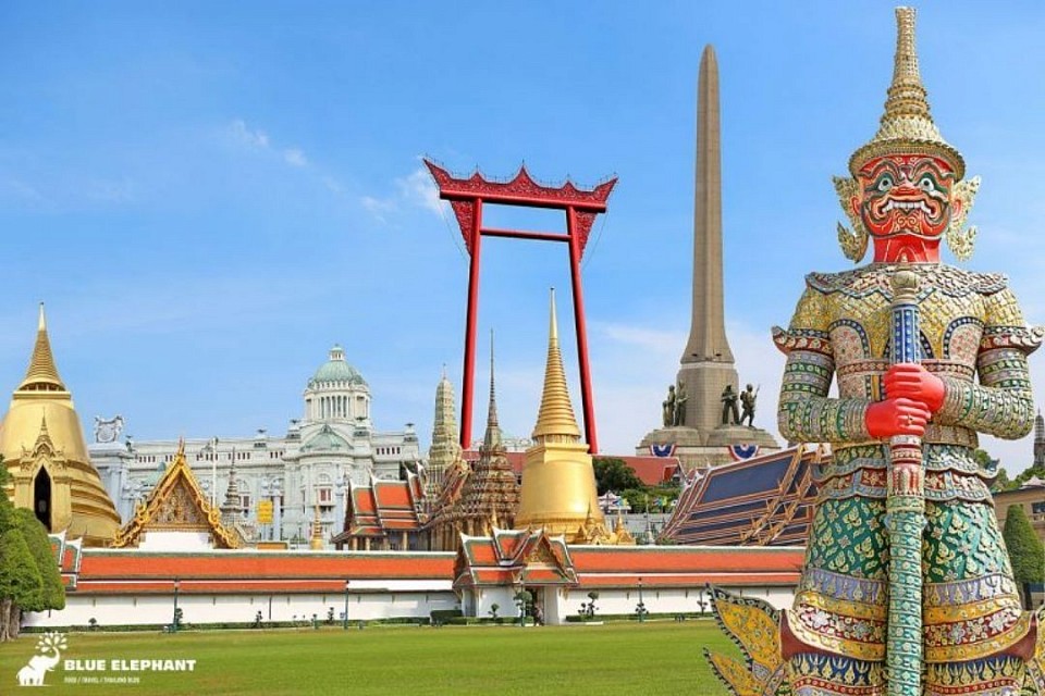 เหมารถทำทัวร์วัดพระแก้ว วัดโพธิ์ พระบรมมหาราชวัง